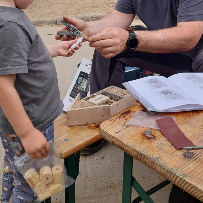 Insektenhotel bauen mit Papa